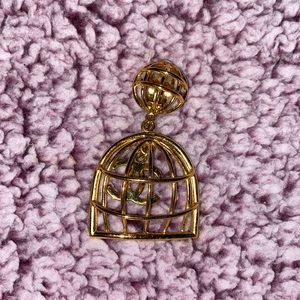 Vintage birdcage CHANEL clip on earring lost one earring only have one.Authentic